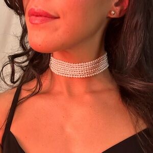 Pearl chocker neckles 50’s vibe
